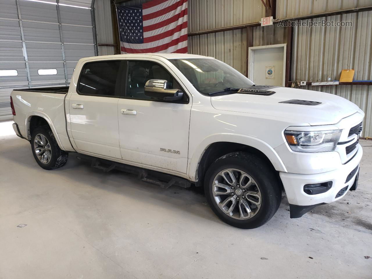 2020 Ram 1500 Laramie White vin: 1C6SRFJT0LN365562