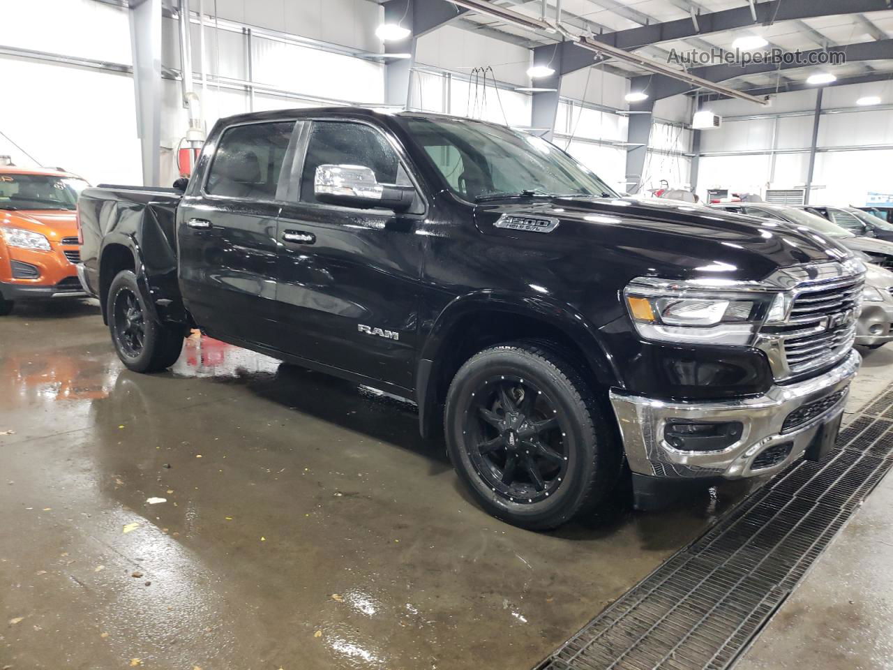 2019 Ram 1500 Laramie Черный vin: 1C6SRFJT1KN698416