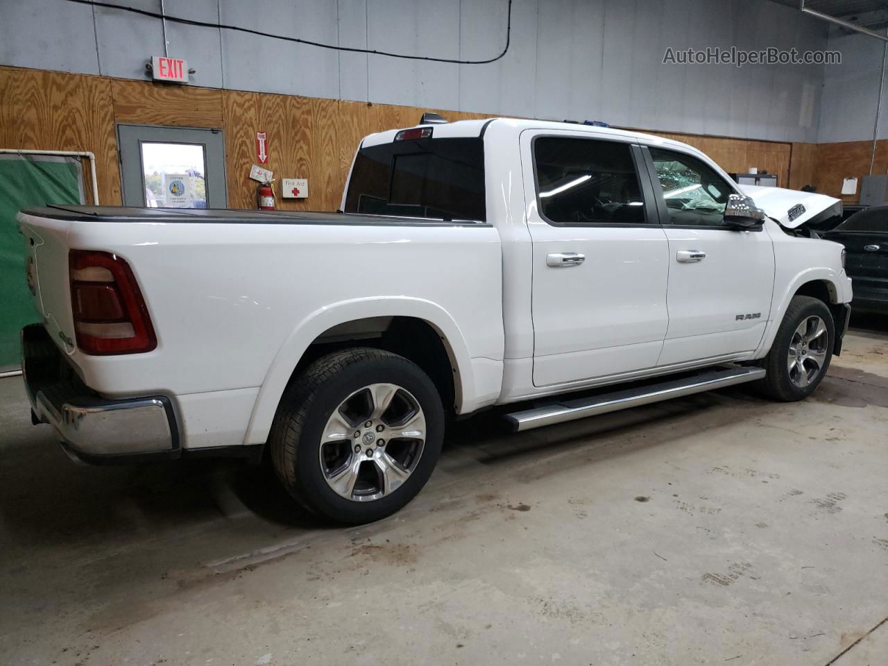 2020 Ram 1500 Laramie White vin: 1C6SRFJT1LN174779