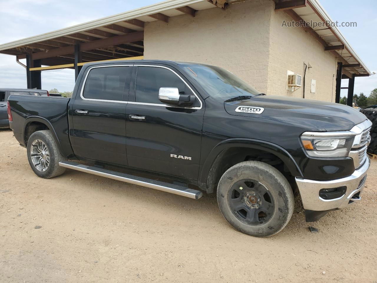 2019 Ram 1500 Laramie Black vin: 1C6SRFJT6KN695818