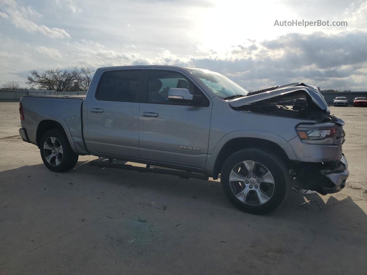 2019 Ram 1500 Laramie Silver vin: 1C6SRFJT9KN589721