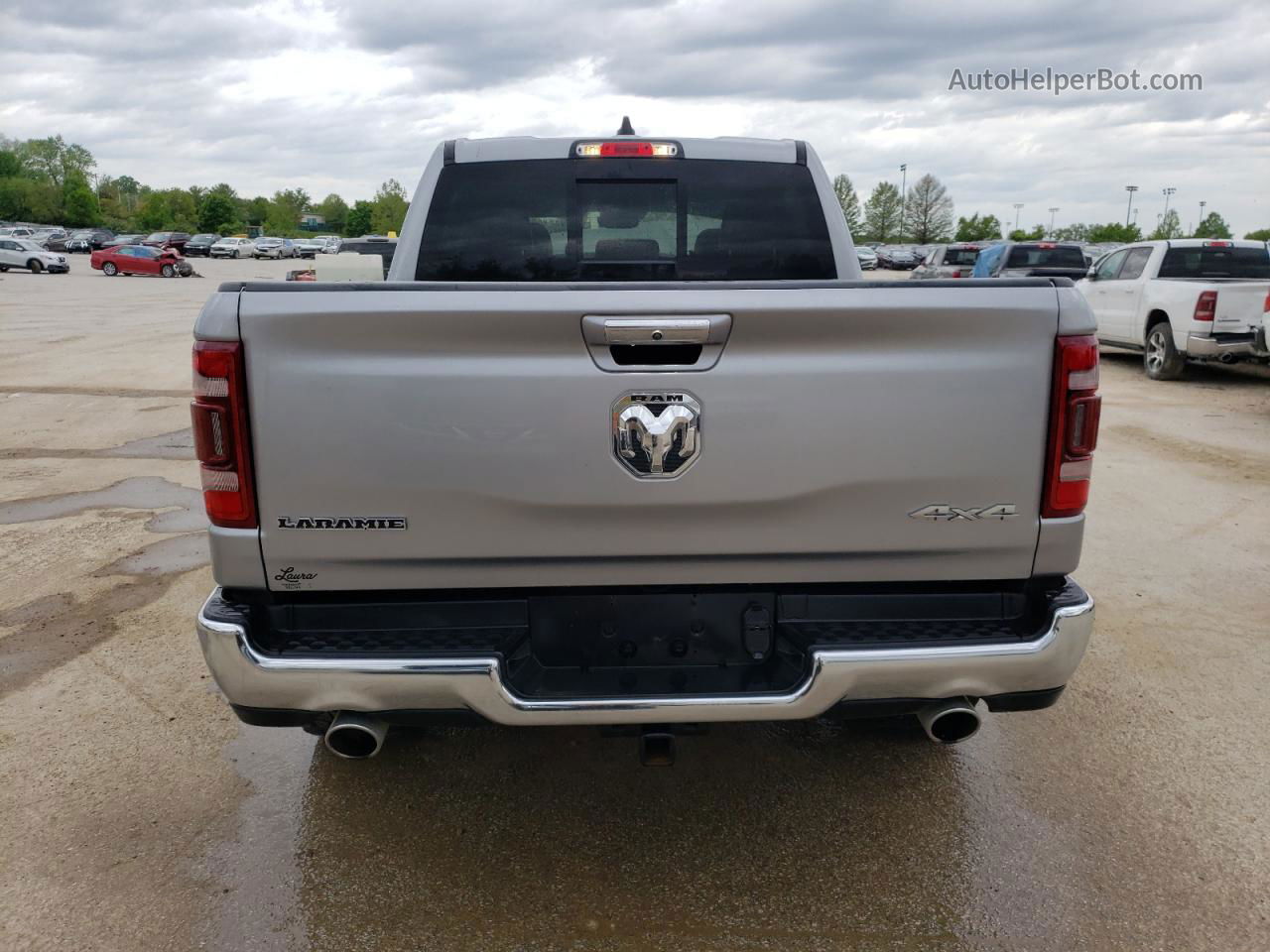 2022 Ram 1500 Laramie Серебряный vin: 1C6SRFJTXNN343121