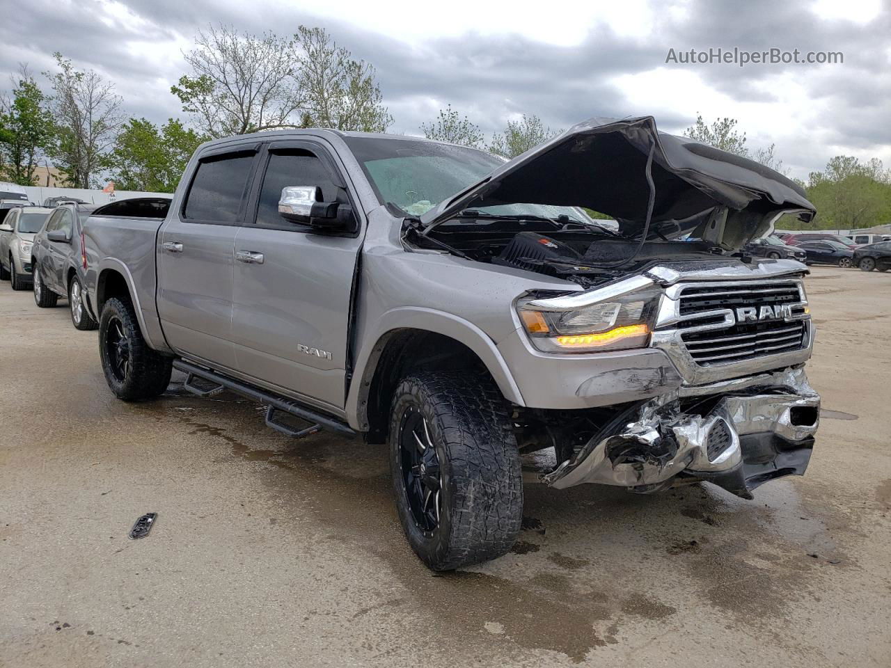 2022 Ram 1500 Laramie Серебряный vin: 1C6SRFJTXNN343121