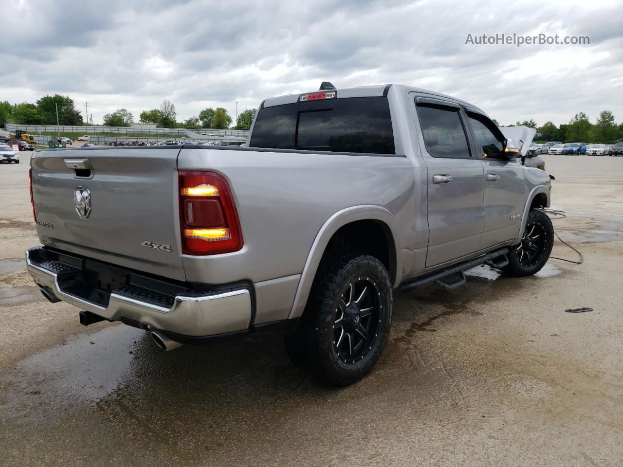 2022 Ram 1500 Laramie Серебряный vin: 1C6SRFJTXNN343121