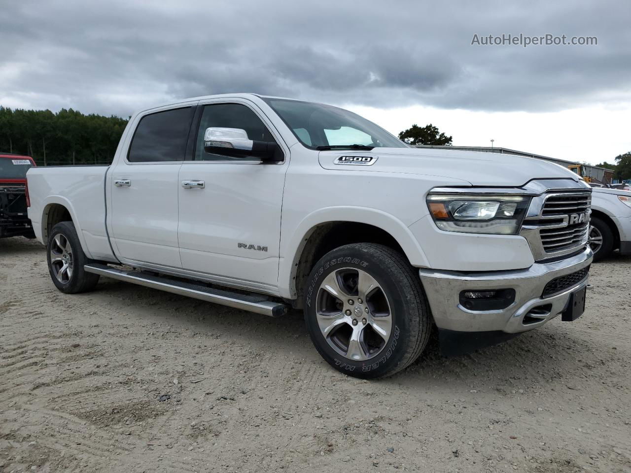 2022 Ram 1500 Laramie White vin: 1C6SRFRT2NN136324