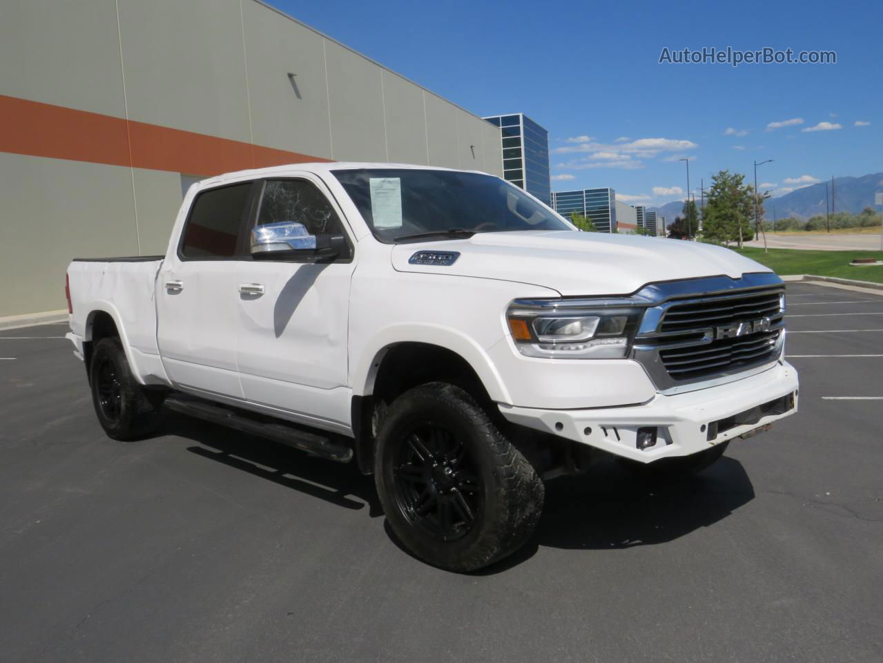 2019 Ram 1500 Laramie White vin: 1C6SRFRT7KN853961