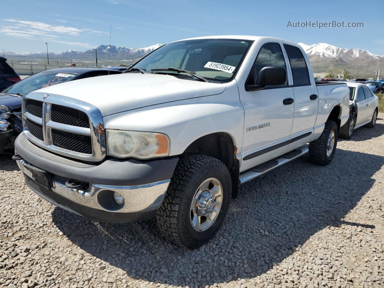 2005 Dodge Ram 2500 St Белый vin: 1D7KS28D05J636771