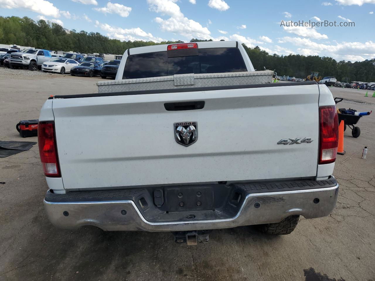 2010 Dodge Ram 1500  White vin: 1D7RV1CT5AS212666