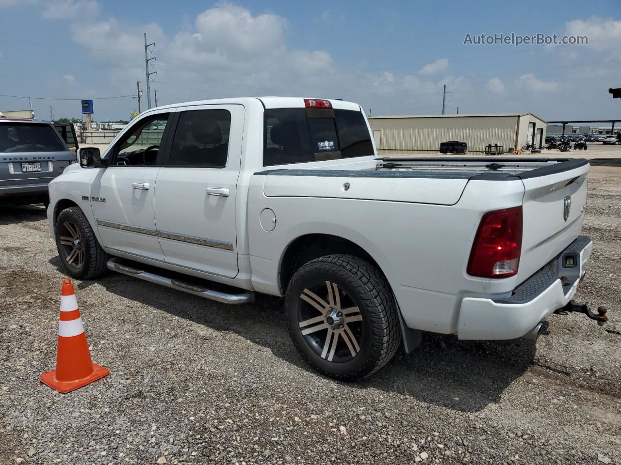 2010 Dodge Ram 1500  White vin: 1D7RV1CT9AS256864