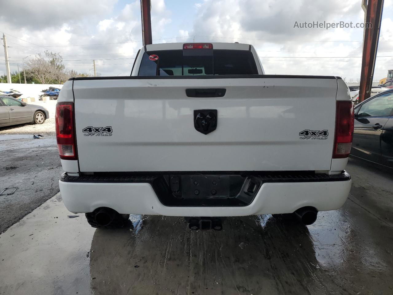 2010 Dodge Ram 1500  White vin: 1D7RV1GT7AS205325