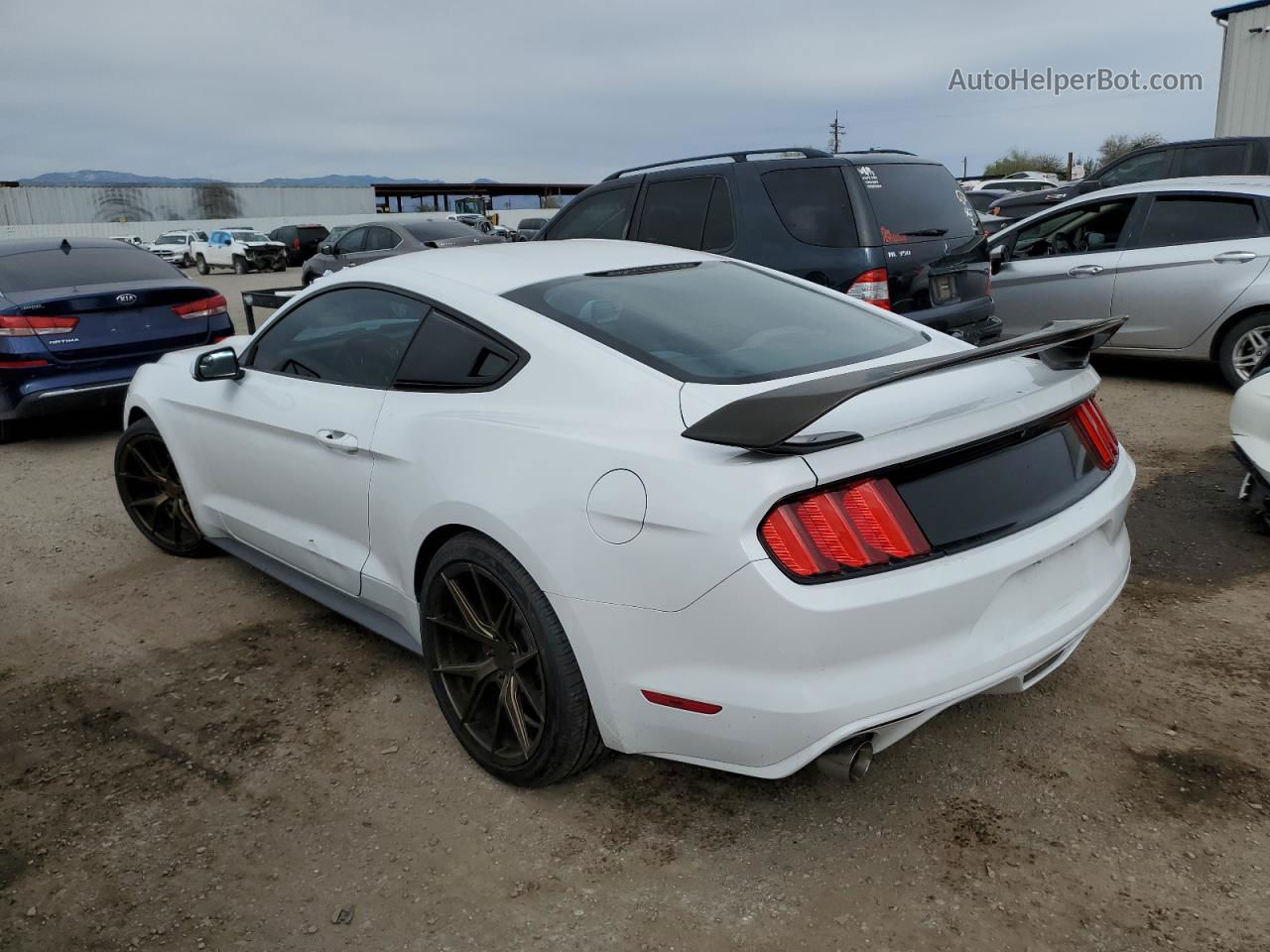 2015 Ford Mustang Белый vin: 1FA6P8AM2F5339706