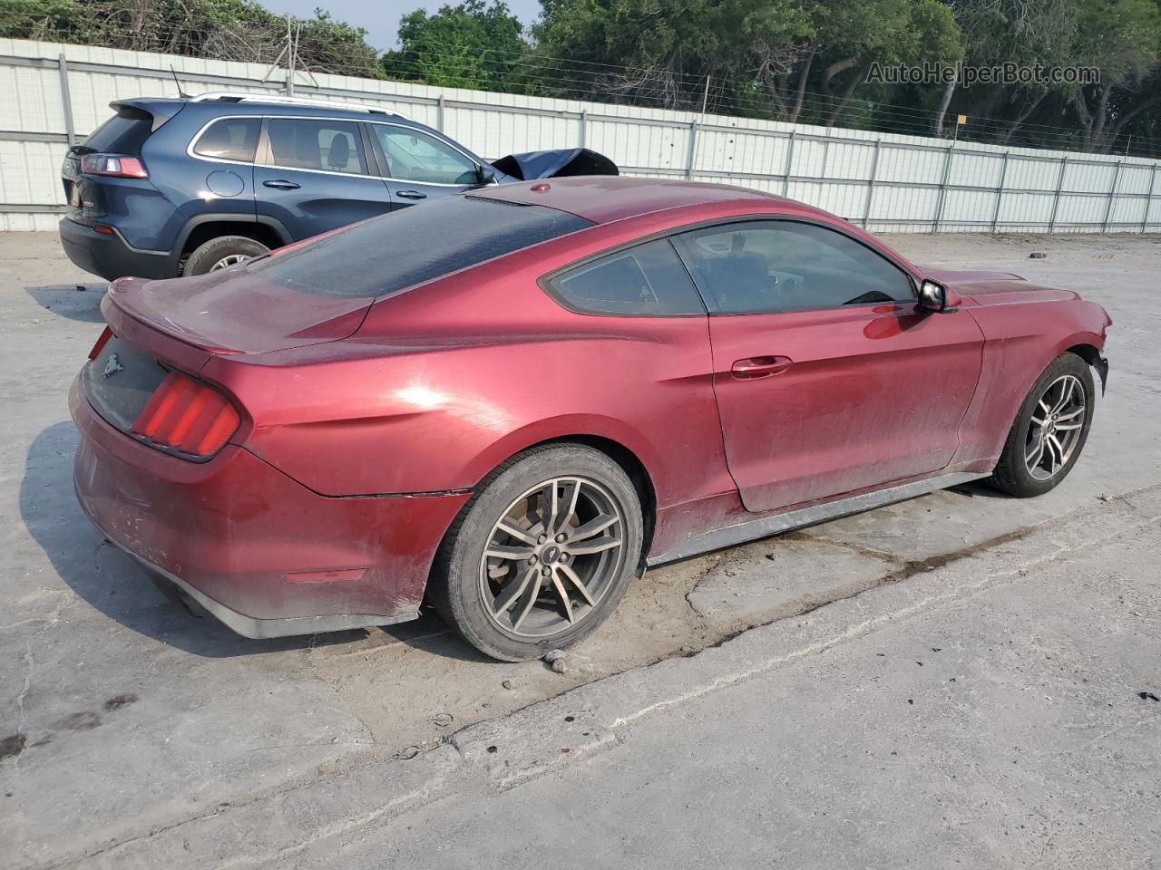 2015 Ford Mustang  Burgundy vin: 1FA6P8TH1F5325828