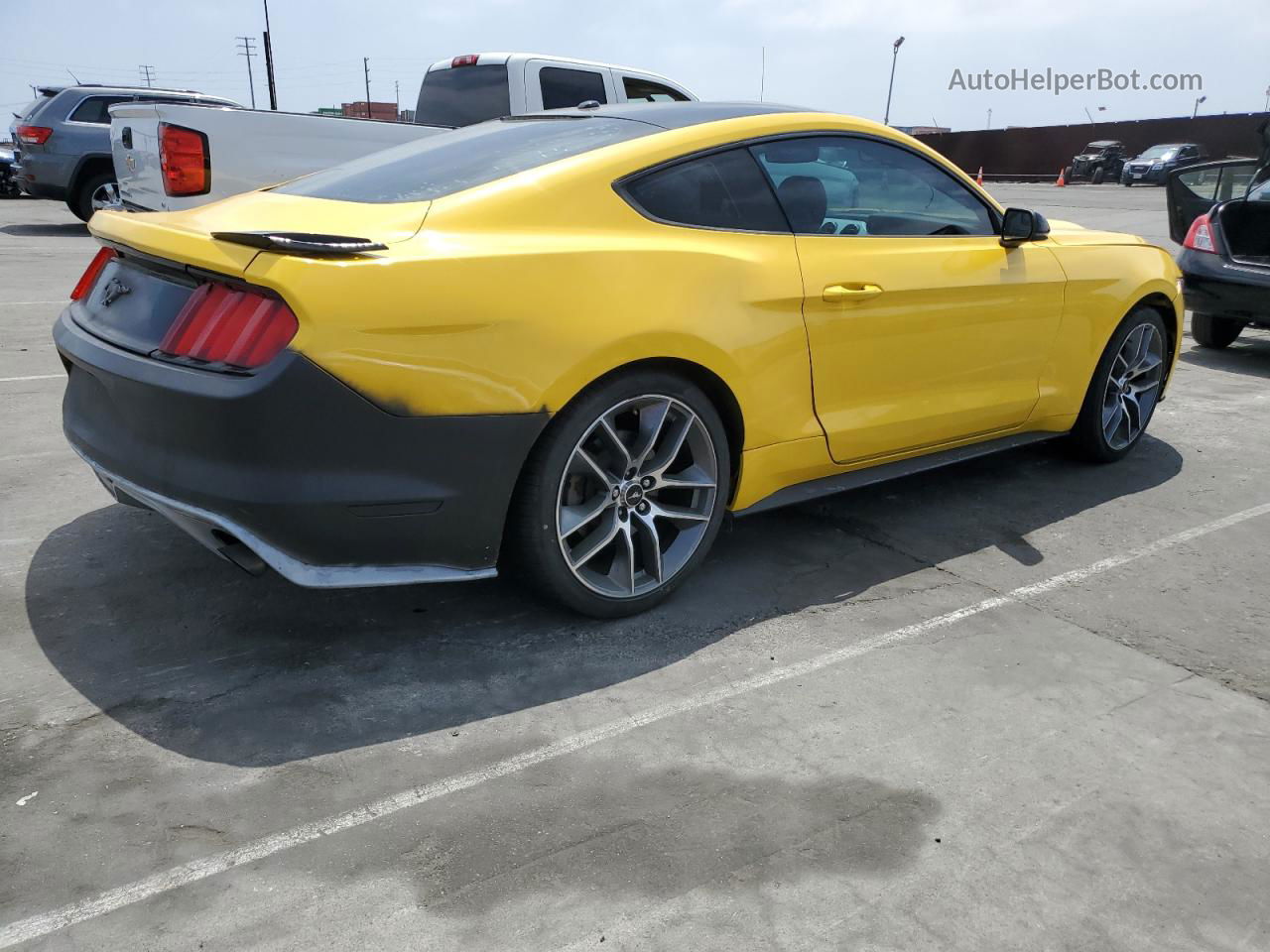 2015 Ford Mustang  Желтый vin: 1FA6P8TH2F5400049