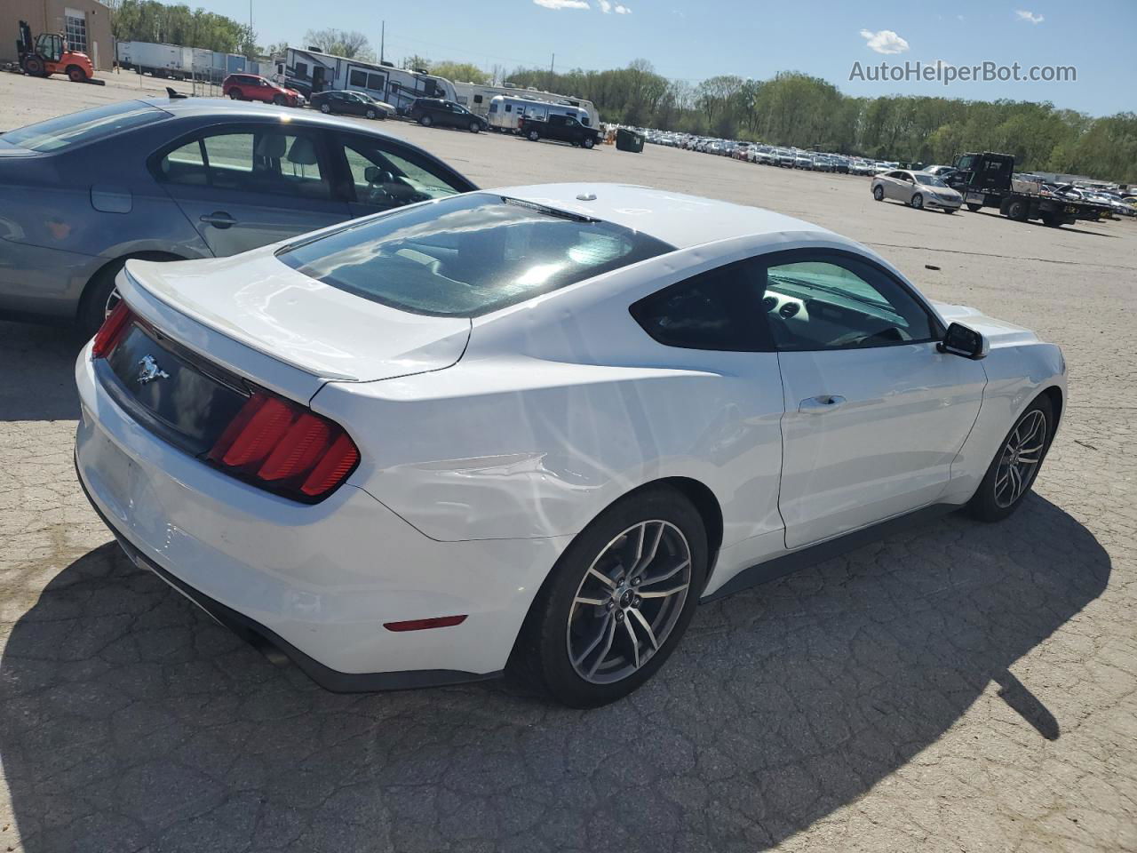 2015 Ford Mustang  White vin: 1FA6P8TH6F5377522