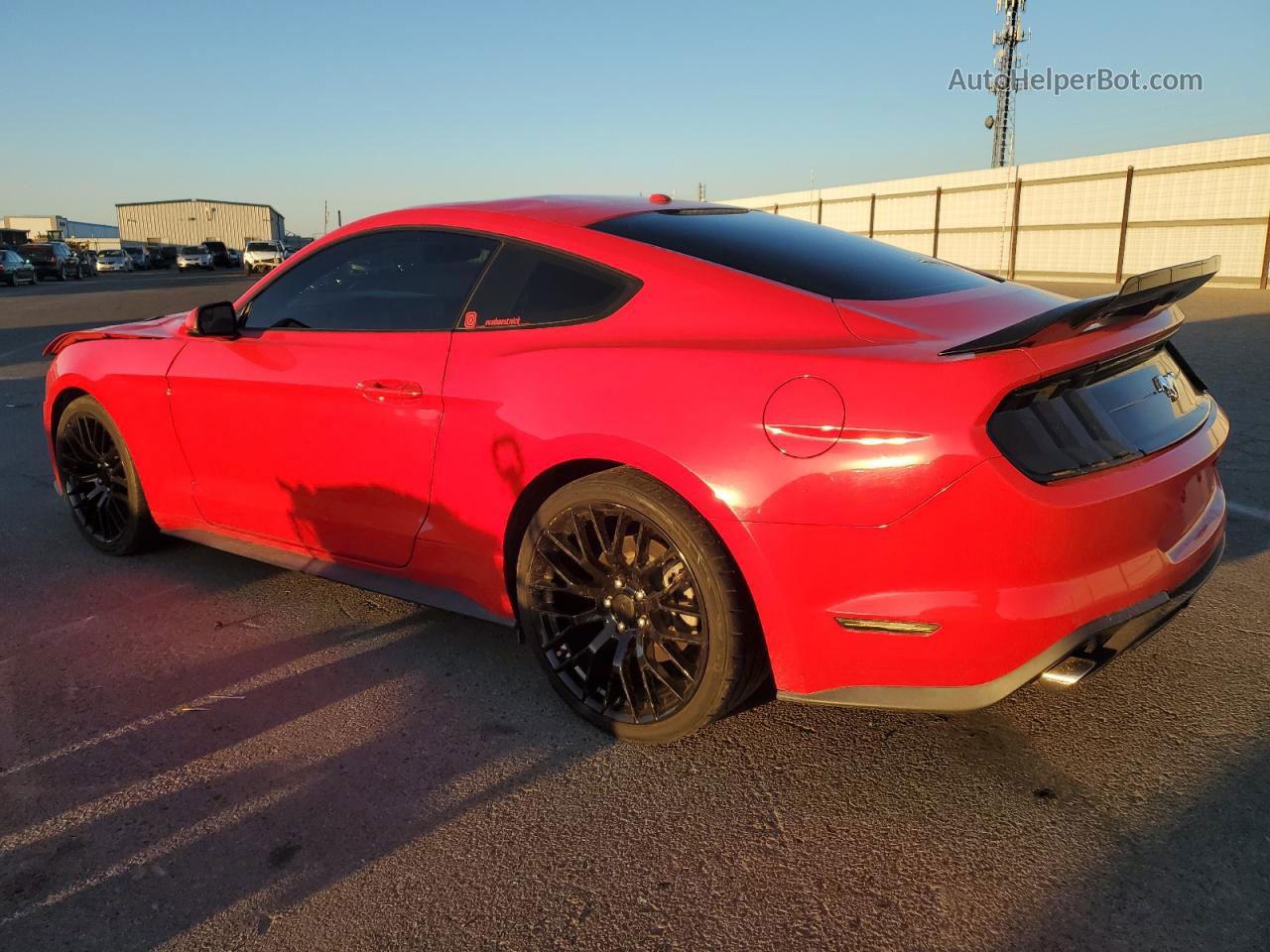 2020 Ford Mustang  Red vin: 1FA6P8TH6L5131954