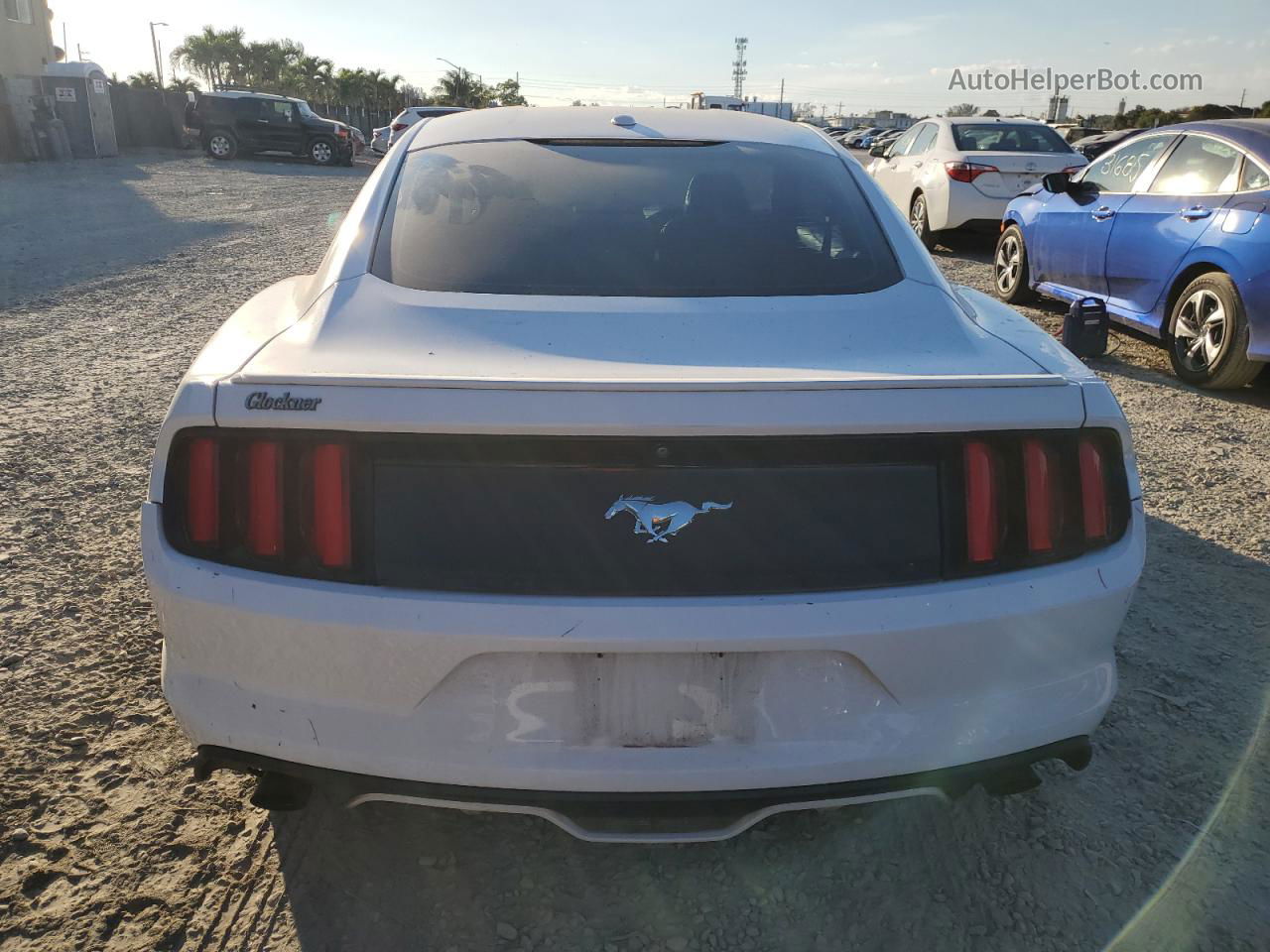 2015 Ford Mustang  White vin: 1FA6P8TH8F5435551