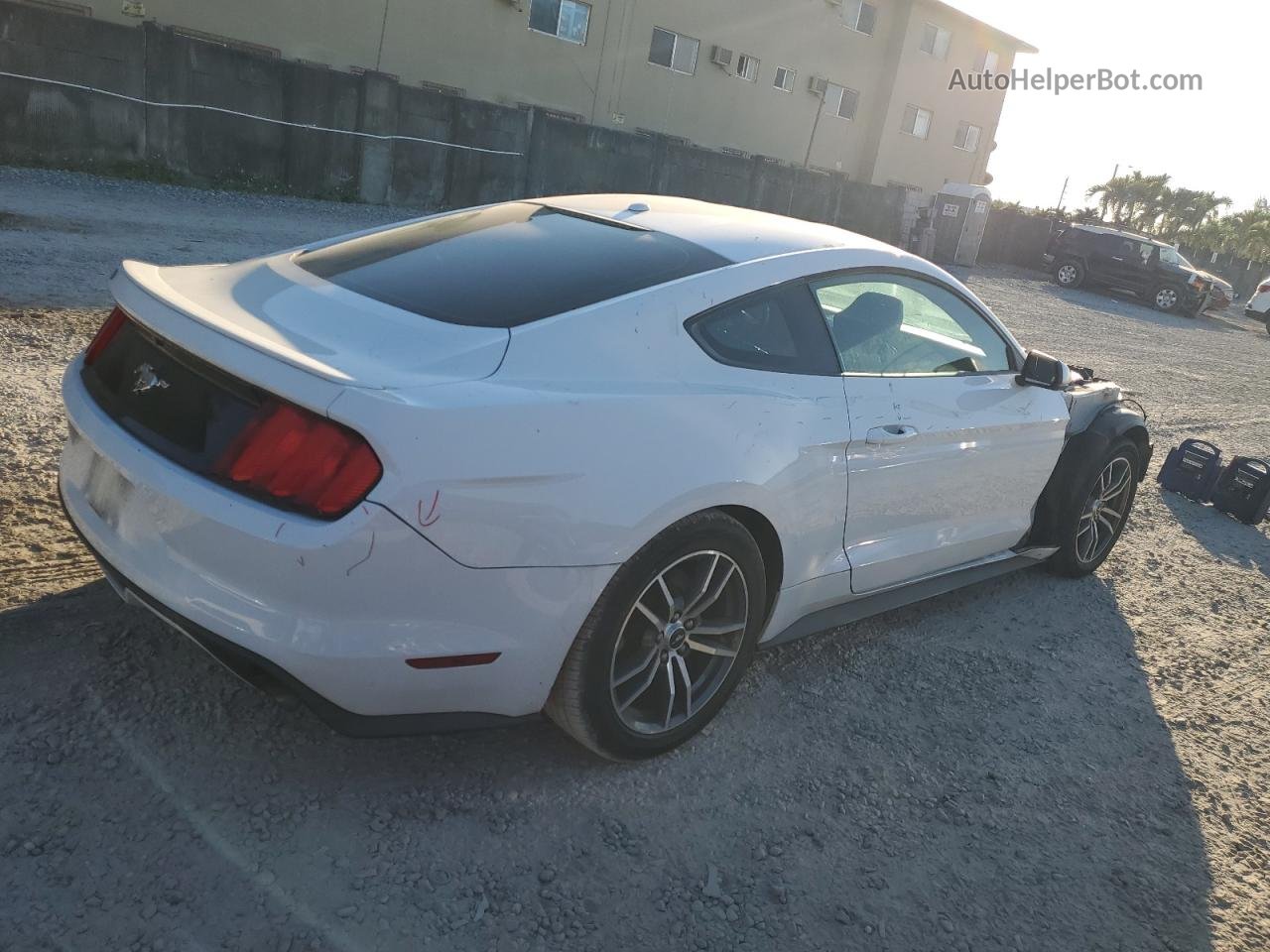 2015 Ford Mustang  White vin: 1FA6P8TH8F5435551