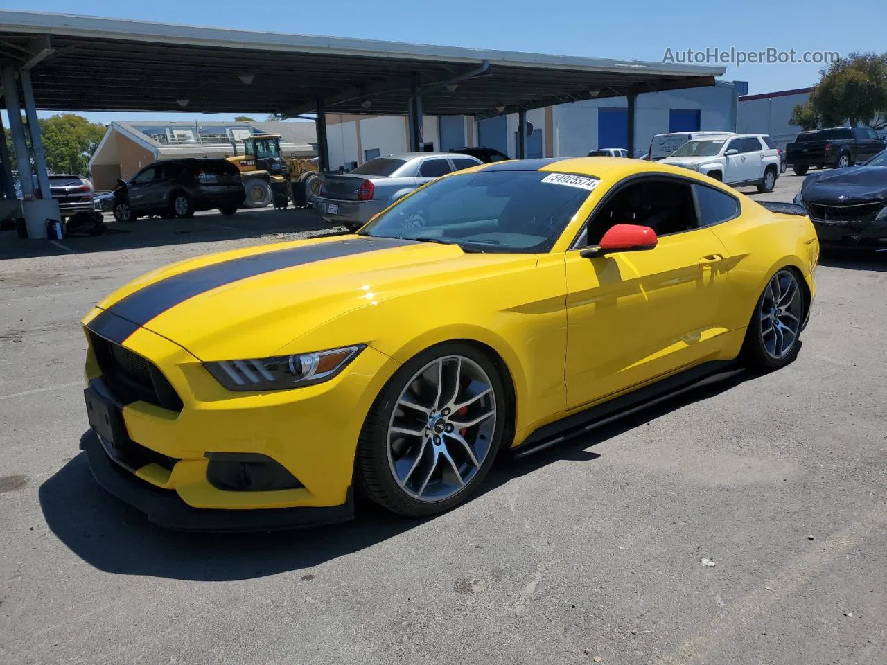 2015 Ford Mustang  Желтый vin: 1FA6P8TH9F5351822