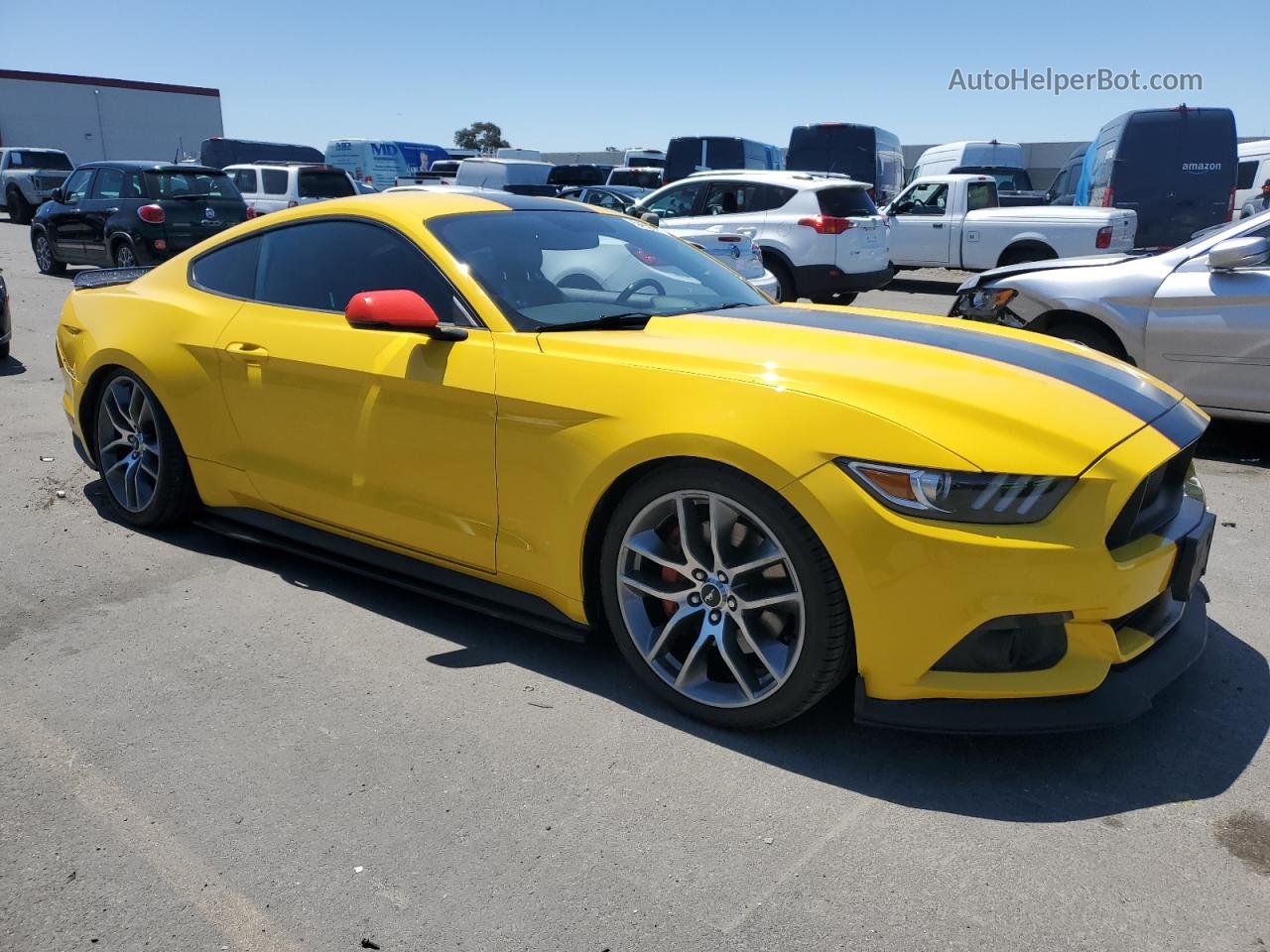 2015 Ford Mustang  Желтый vin: 1FA6P8TH9F5351822