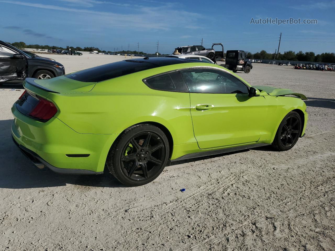 2020 Ford Mustang  Green vin: 1FA6P8THXL5121203