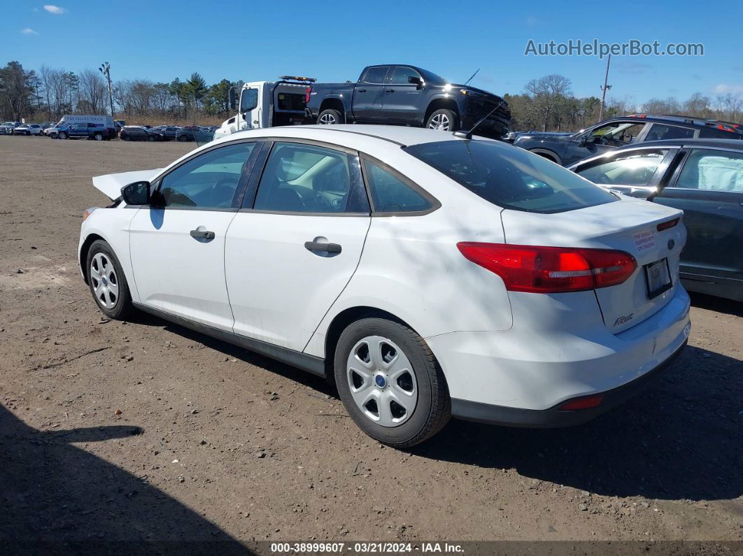 2016 Ford Focus S Белый vin: 1FADP3E20GL223744