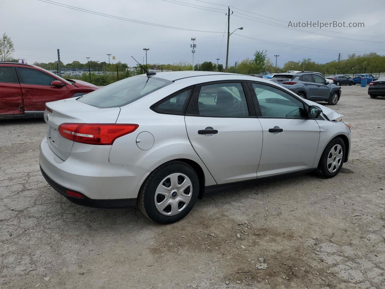 2015 Ford Focus S Серебряный vin: 1FADP3E21FL383632