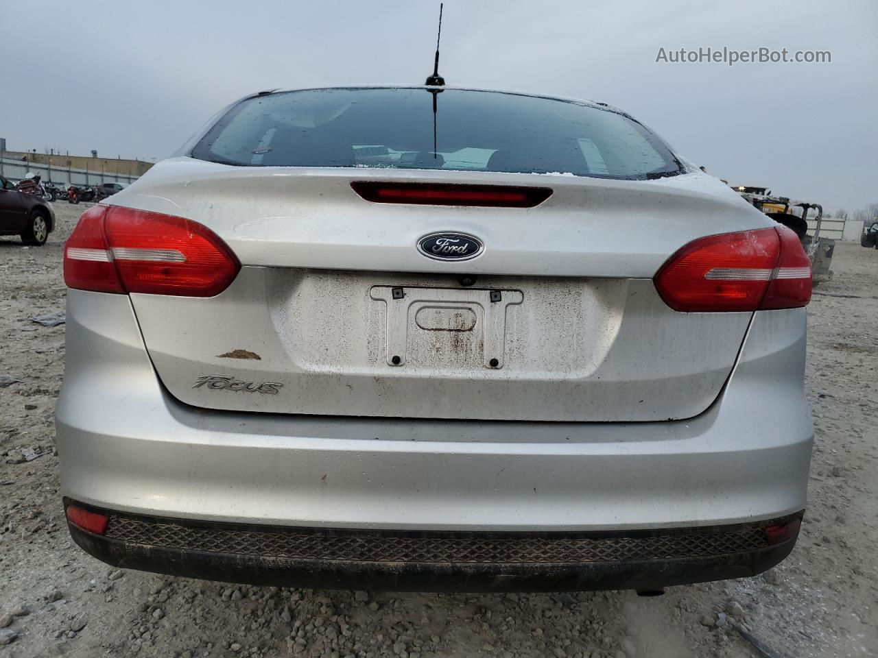 2018 Ford Focus S Silver vin: 1FADP3E21JL239040