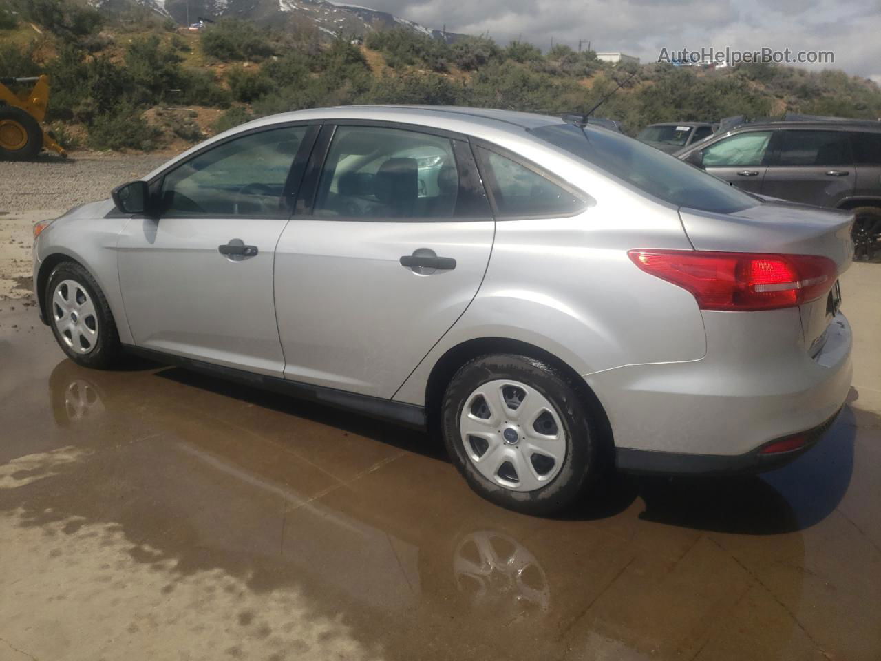 2018 Ford Focus S Silver vin: 1FADP3E21JL246893