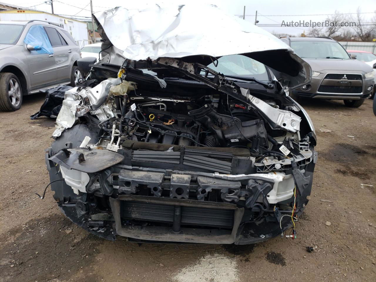 2013 Ford Focus S Серебряный vin: 1FADP3E22DL124953