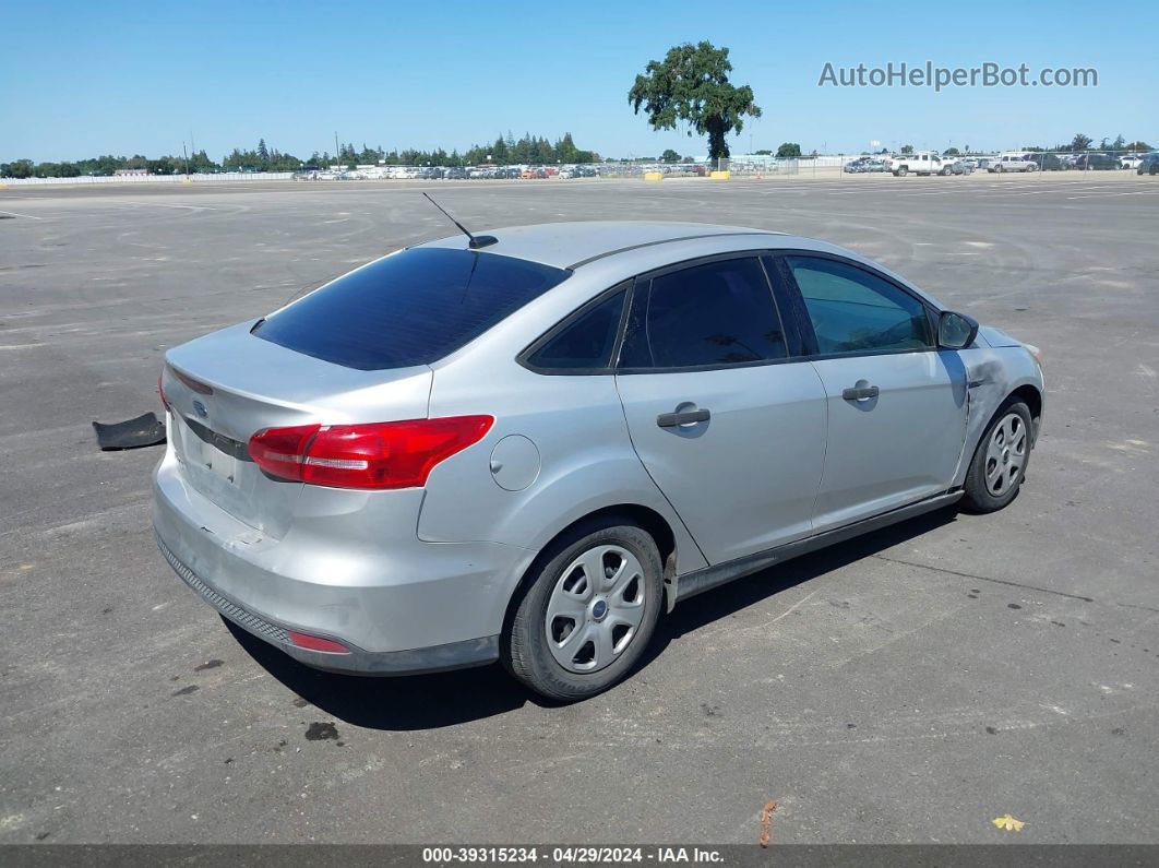 2015 Ford Focus S Серебряный vin: 1FADP3E23FL306776