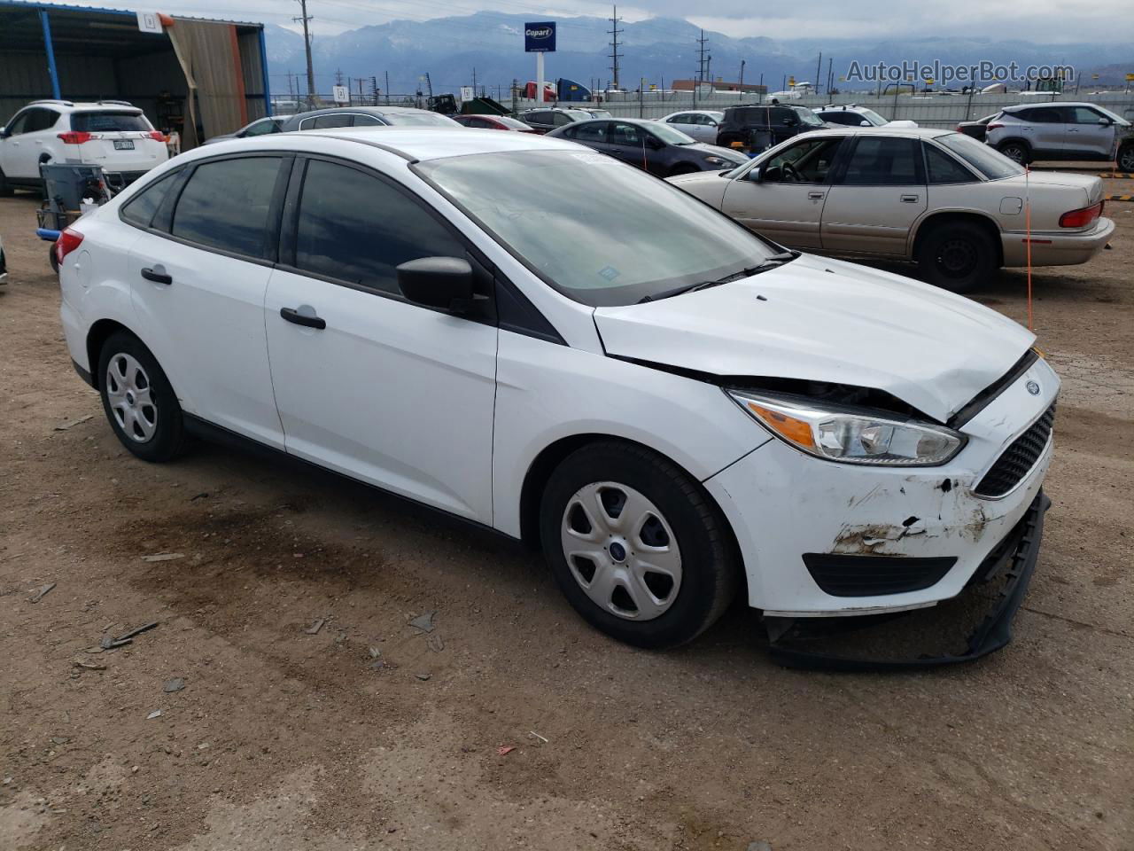 2018 Ford Focus S White vin: 1FADP3E24JL312515