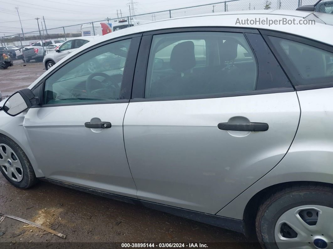 2018 Ford Focus S Silver vin: 1FADP3E25JL203173