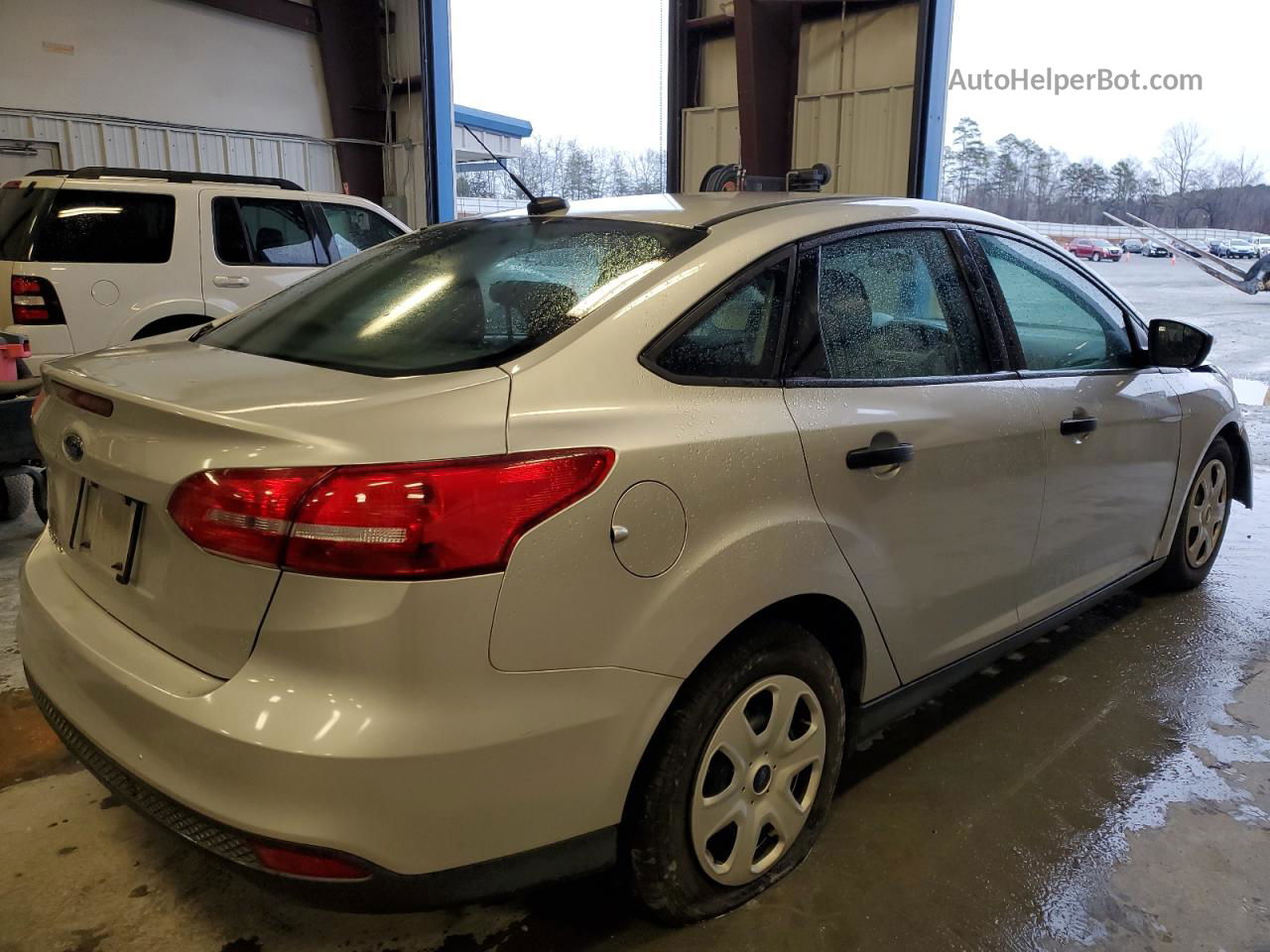 2018 Ford Focus S Silver vin: 1FADP3E25JL284417