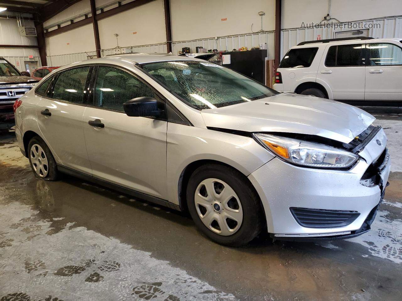 2018 Ford Focus S Silver vin: 1FADP3E25JL284417