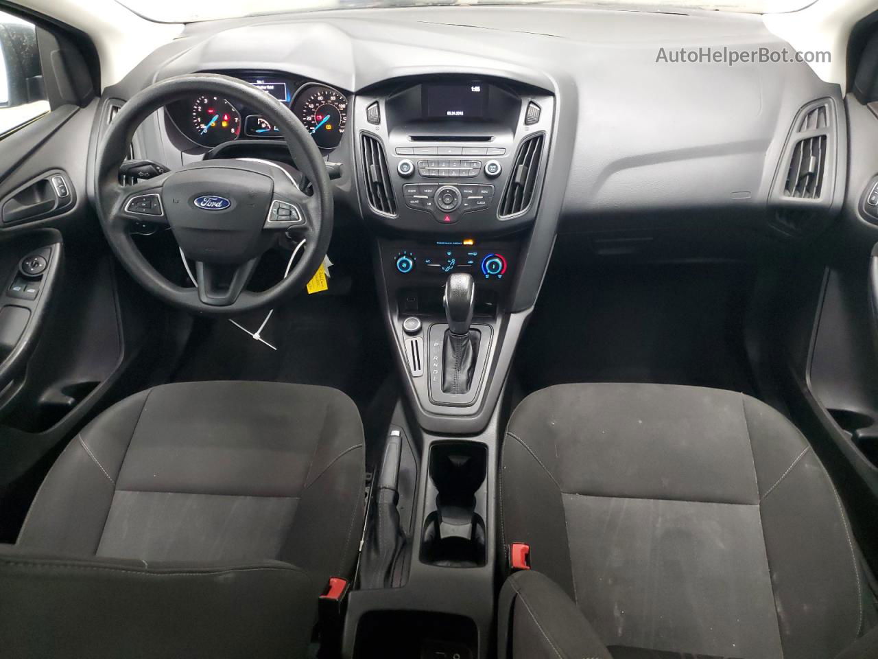 2015 Ford Focus S Серебряный vin: 1FADP3E26FL335978