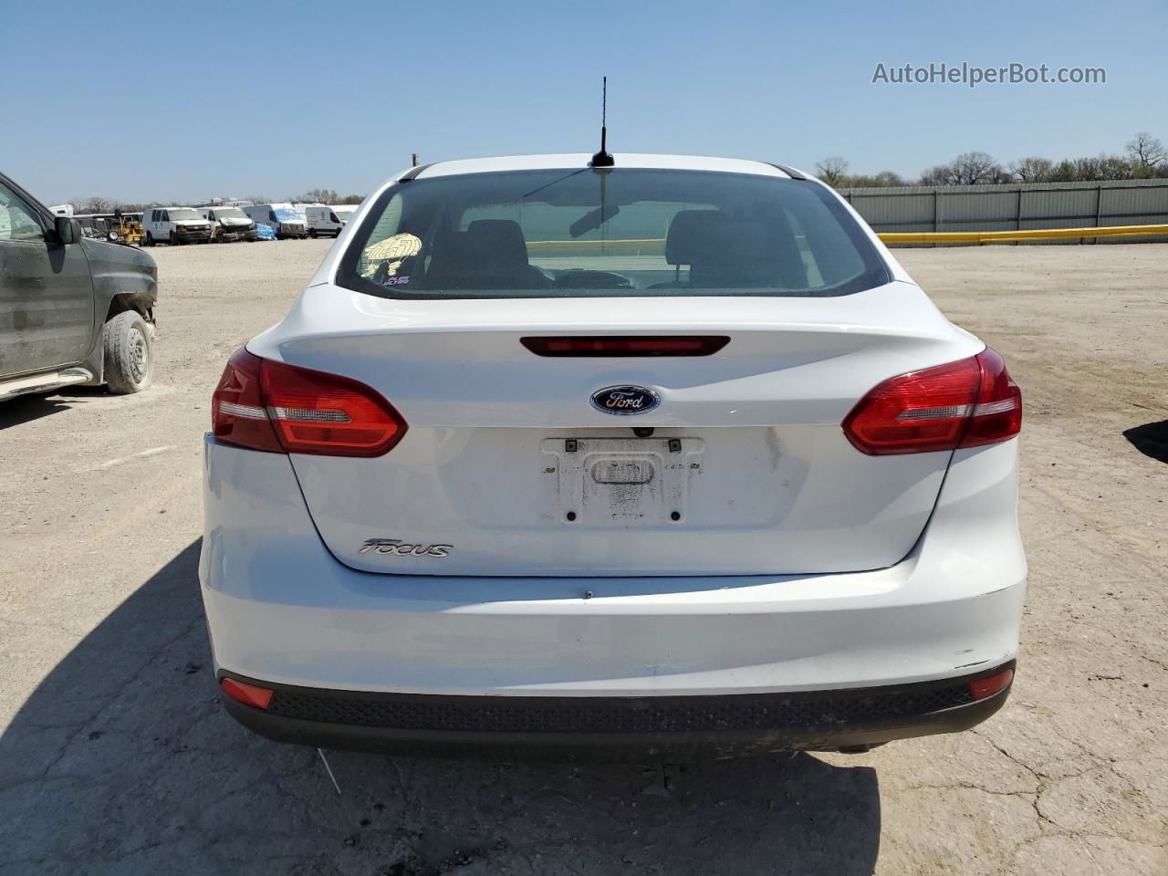 2018 Ford Focus S White vin: 1FADP3E28JL304899