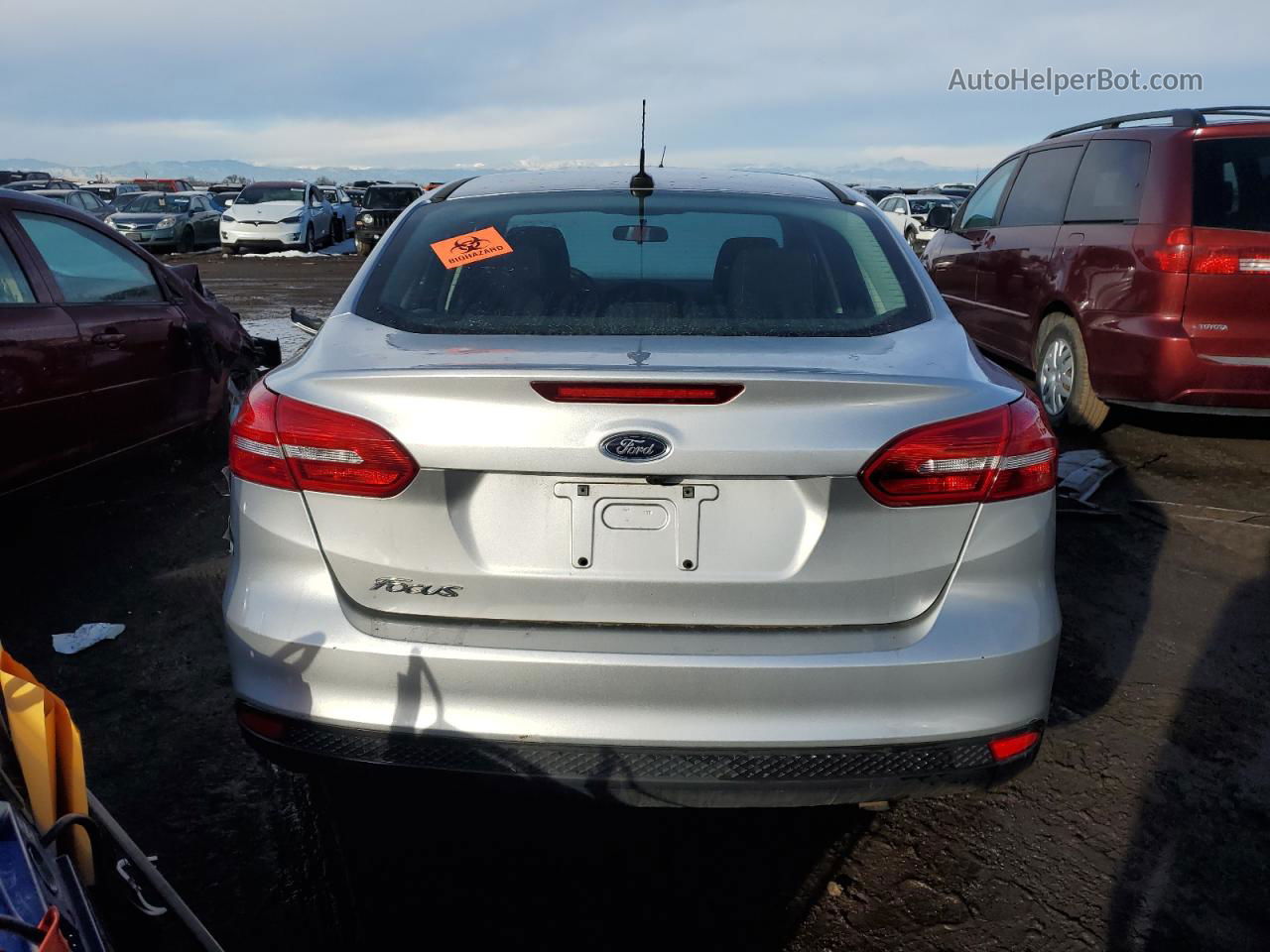 2018 Ford Focus S Silver vin: 1FADP3E29JL270133