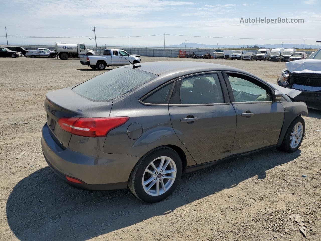 2017 Ford Focus Se Silver vin: 1FADP3F20HL215630