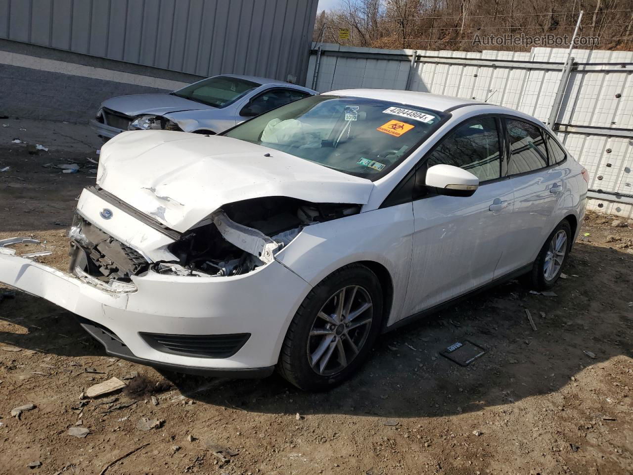 2017 Ford Focus Se White vin: 1FADP3F20HL243430