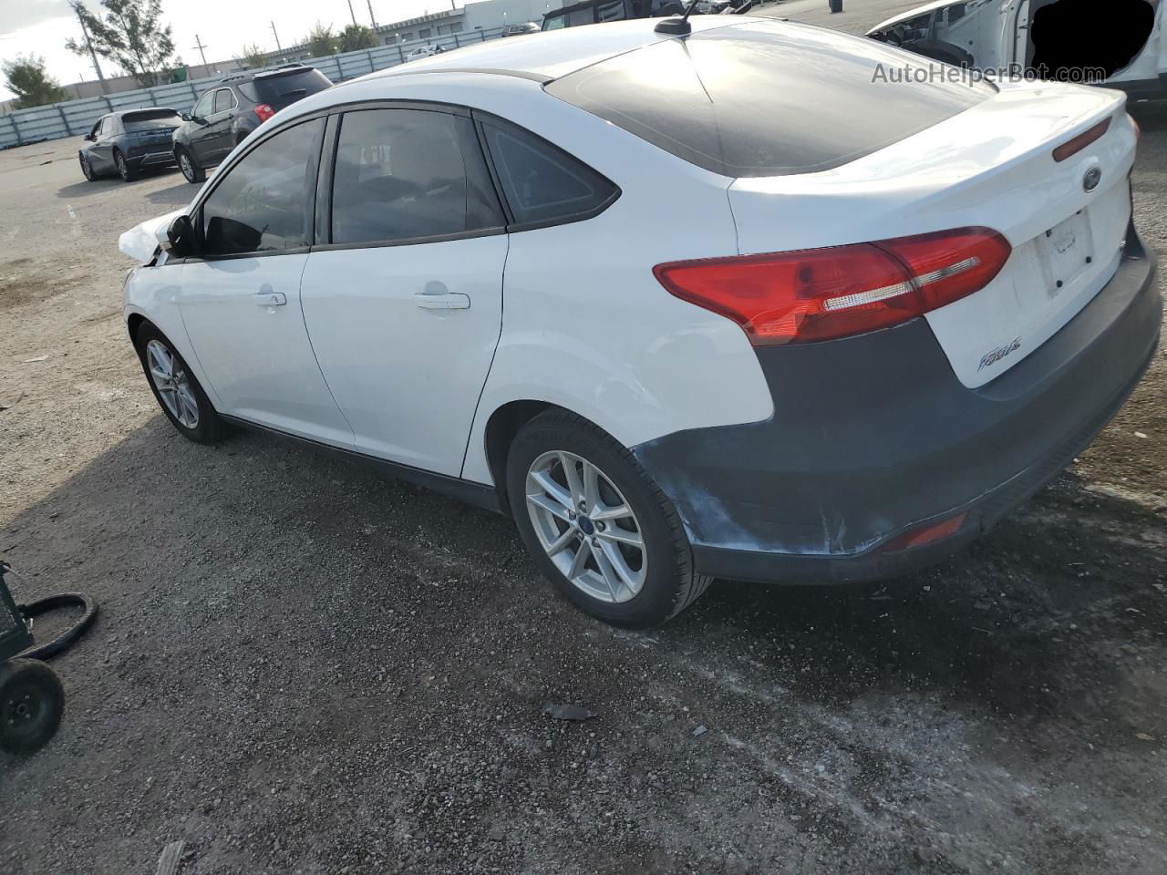 2017 Ford Focus Se White vin: 1FADP3F20HL330714