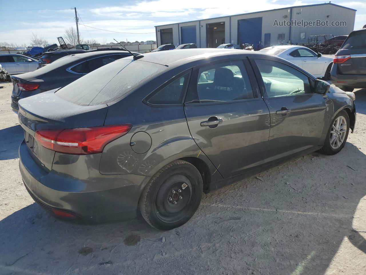 2018 Ford Focus Se Gray vin: 1FADP3F20JL269001