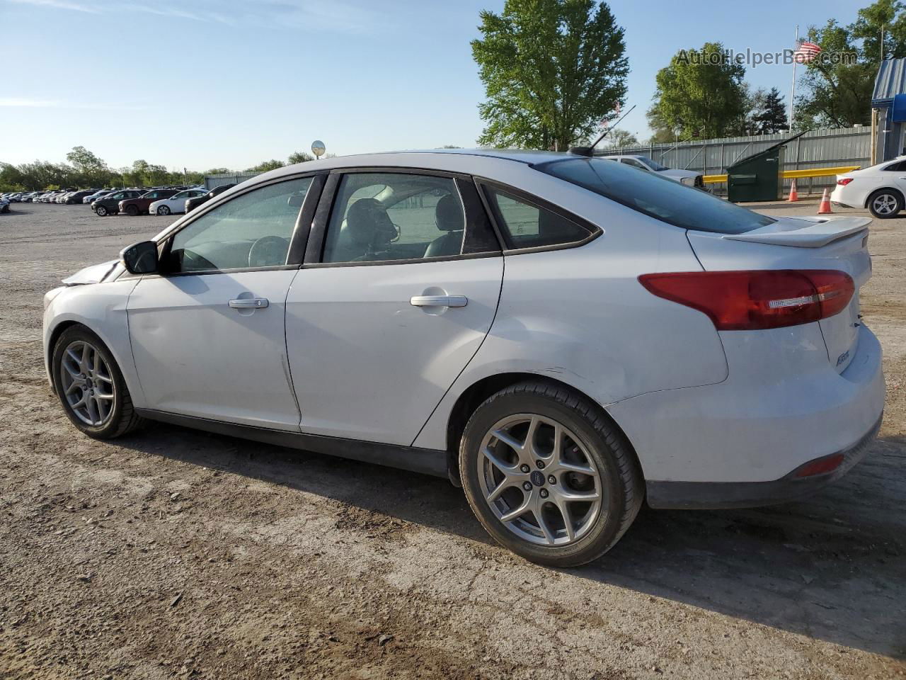 2015 Ford Focus Se White vin: 1FADP3F21FL231171