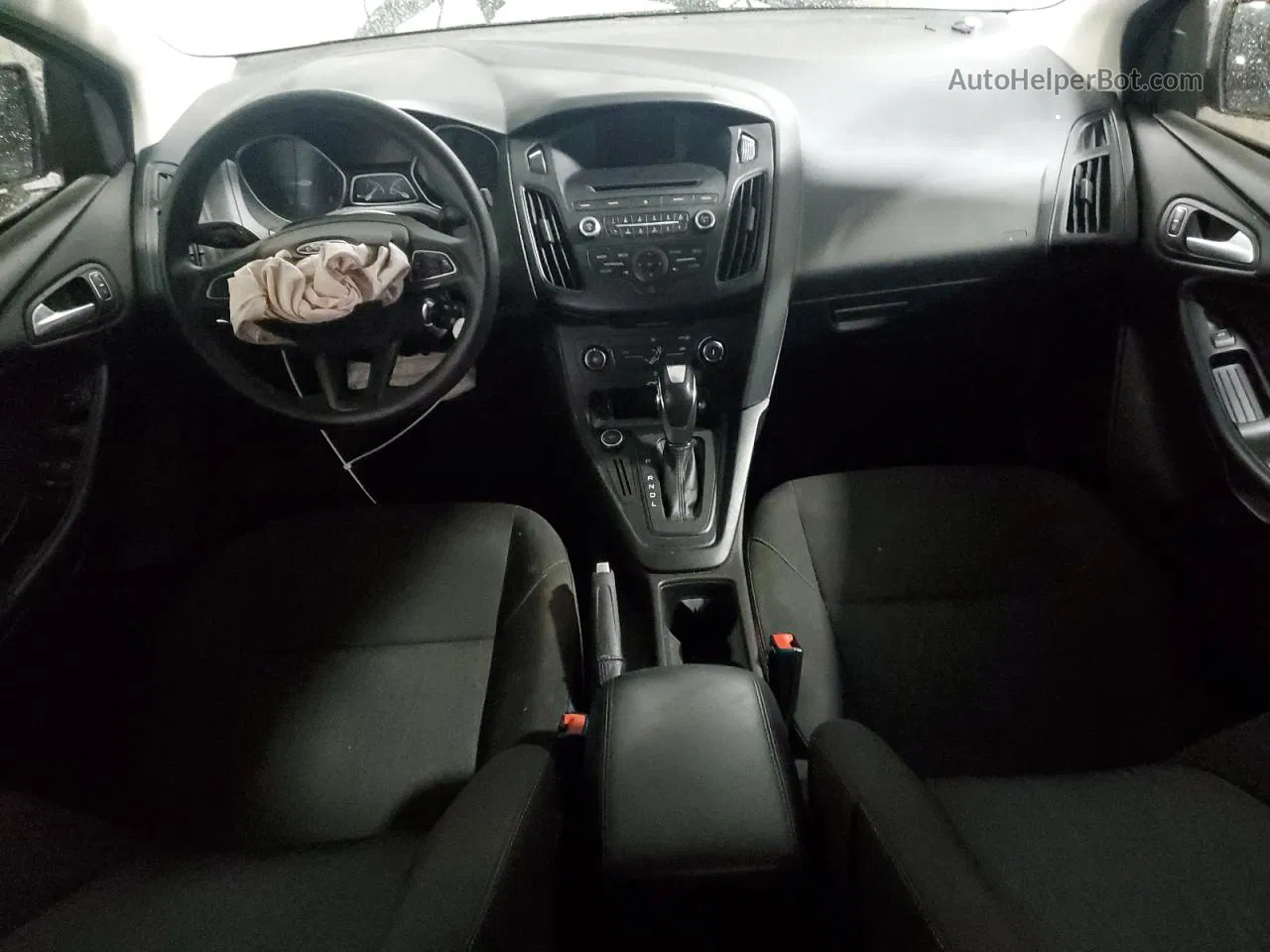 2016 Ford Focus Se Серебряный vin: 1FADP3F21GL314178