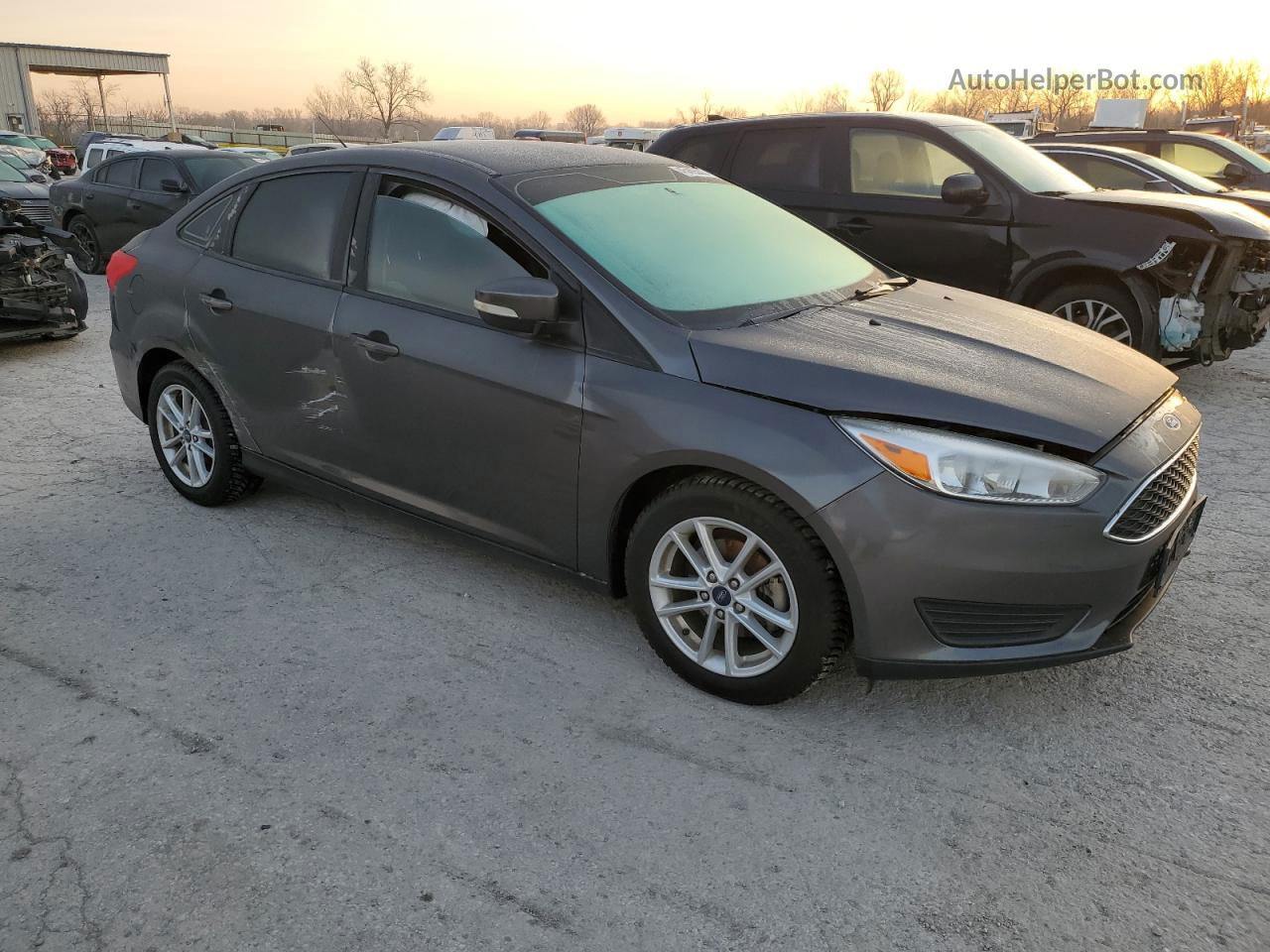 2017 Ford Focus Se Gray vin: 1FADP3F21HL293530