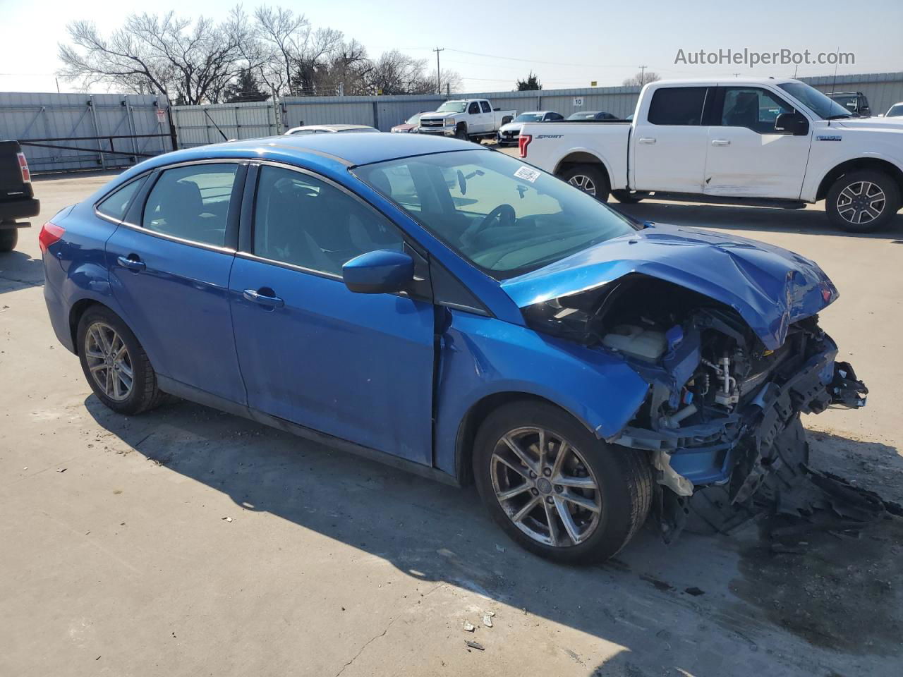 2018 Ford Focus Se Blue vin: 1FADP3F21JL302815