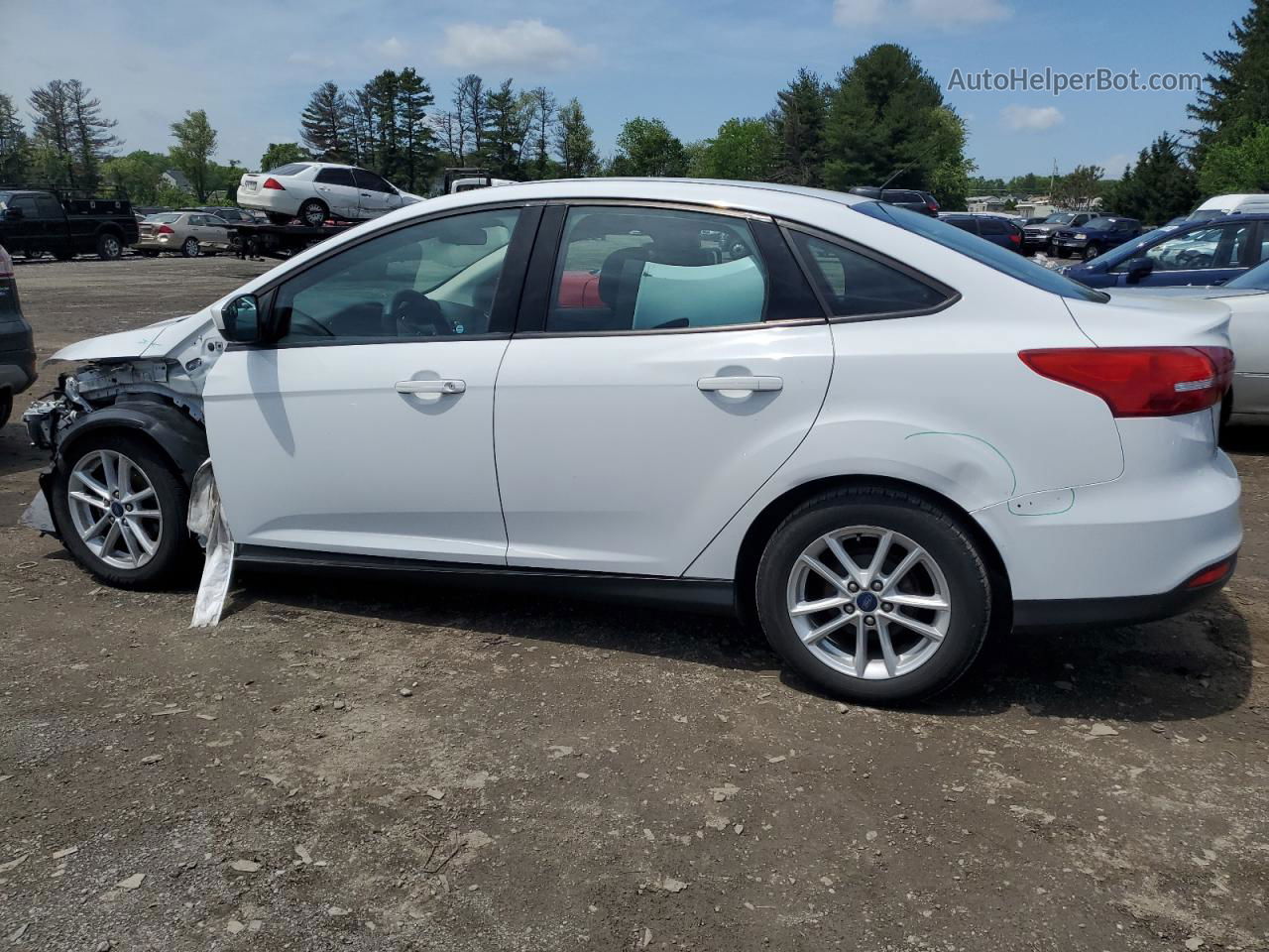 2018 Ford Focus Se White vin: 1FADP3F21JL332705