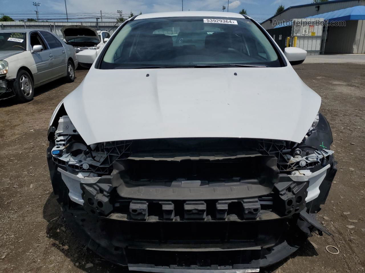 2018 Ford Focus Se White vin: 1FADP3F21JL332705