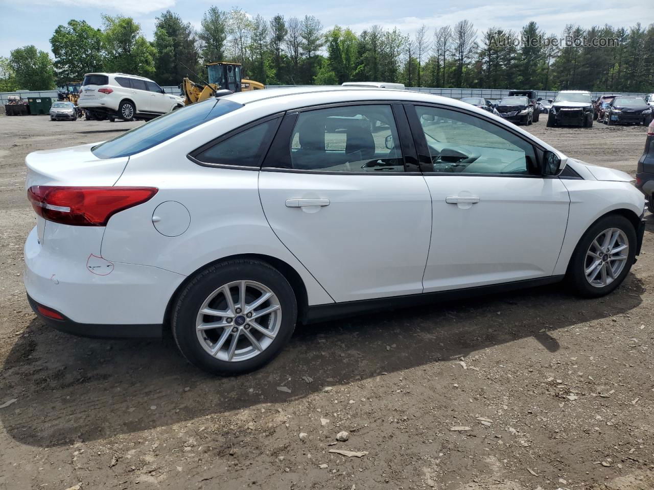 2018 Ford Focus Se White vin: 1FADP3F21JL332705