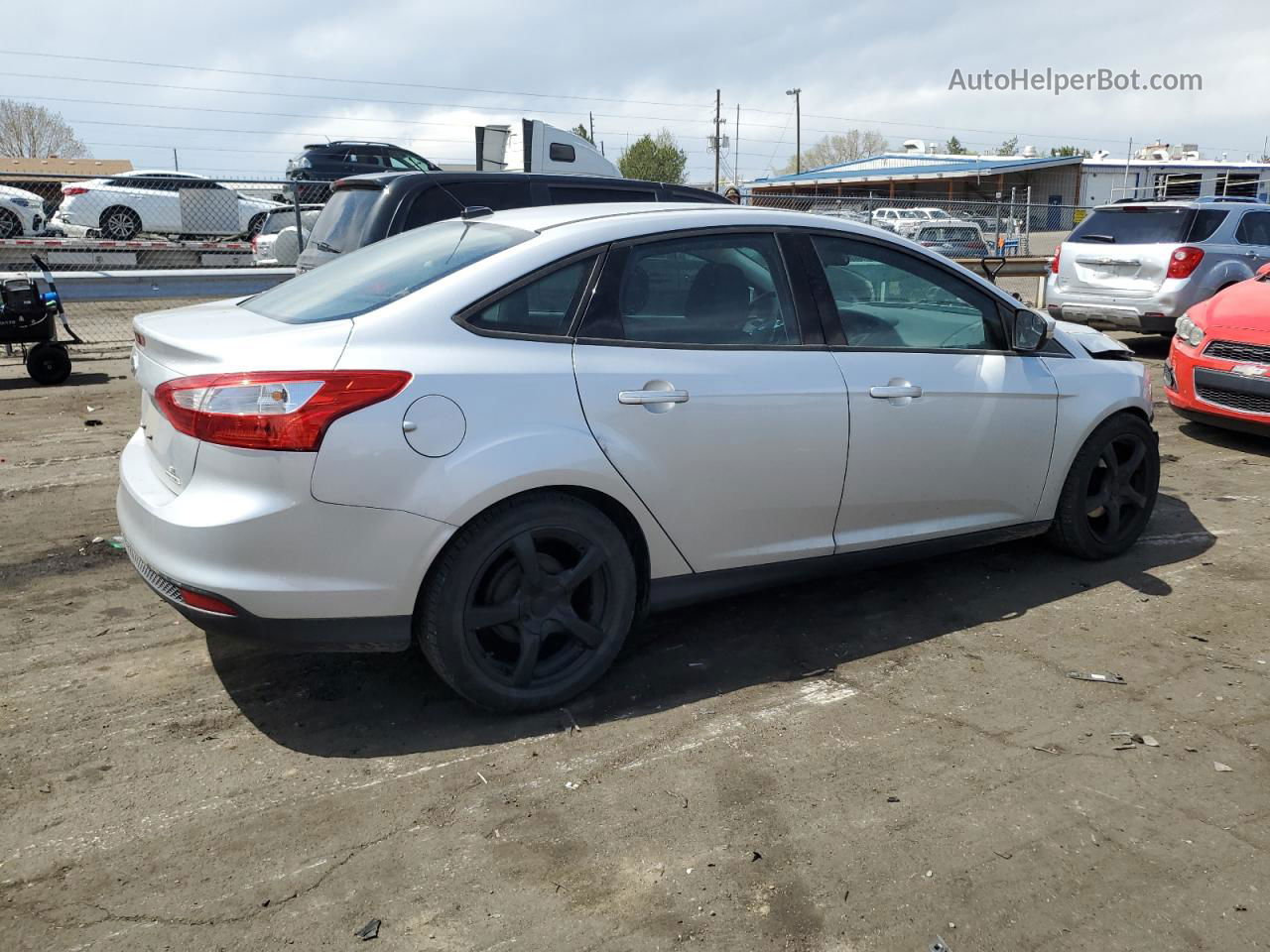 2014 Ford Focus Se Серебряный vin: 1FADP3F22EL418739