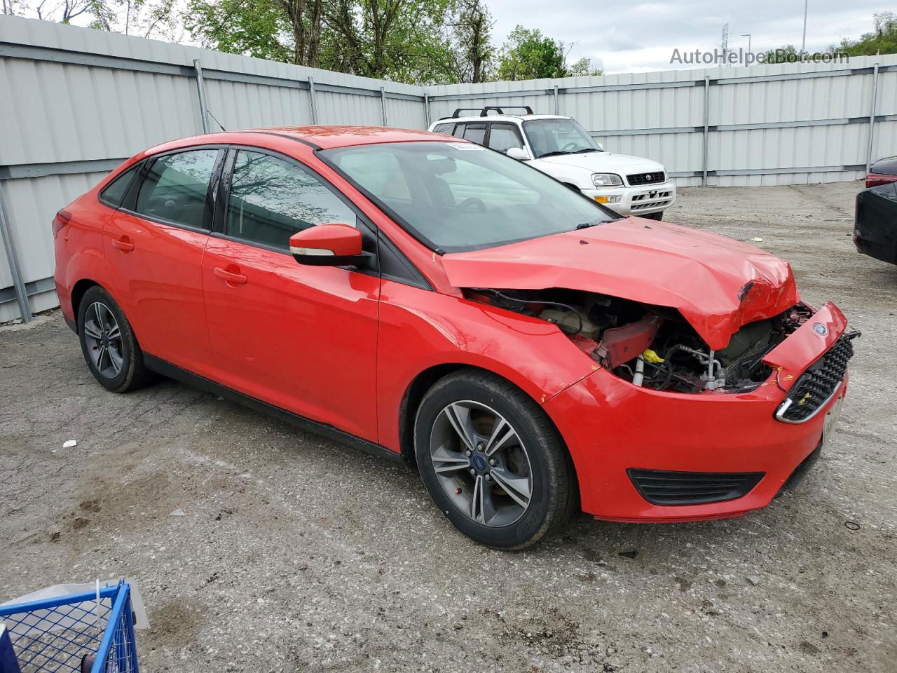 2015 Ford Focus Se Красный vin: 1FADP3F22FL243393